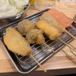 串カツ田中 - 紅しょうが、串カツ牛、串カツ豚、しいたけ、アジフライ