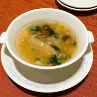 中国料理 龍鳳(ホテルアゴーラリージェンシー大阪堺) - 干し貝柱とほうれん草入りふかひれスープ