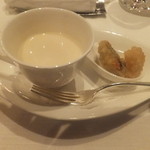 レストランフォレスト - 百合根のスープ　百合根とムール貝のフリッター添え