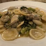 PIZZERIA CHIACCHIERONE - 牡蠣とイタリア野菜の自家製オレキエッテ