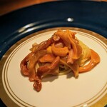 蒼 - 愛媛 藤本漁師さん、赤貝の冷製フェデリーニ。まず見た目のオーラに圧倒される。素晴らしい香りが口腔に広がった。泣けてくる・・・最高の赤貝の中から、藤本さんが一つ一つ実際に嗅ぎ分けるそう。