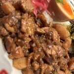 STAND303 - カレー魯肉飯　魯肉飯　アップ