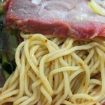 橘屋 - 麺とチャーシューの厚みはこんな感じ
            ここの赤耳チャーシュー大好き！