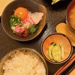 居酒屋 ろぼう - 鯛刺身卵黄乗せ丼（990円