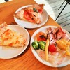 Muse umekita - 焼き立ての窯焼きピッツァは、ナポリ風ならでは周りがサクサク中もちもち！自家製惣菜もローストポークにバルサミコや、野菜のバーニャカウダなどイタリアンな味
