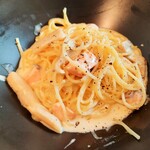 Muse umekita - パスタは3種類からチョイス♪サーモンと色々キノコの味噌クリームソースパスタは、しっとりサーモンやキノコの風味がコクのある味噌クリームソースに合う！