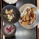 Taishuu Izakaya Toriichizu - 焼き鳥定食（もも肉）