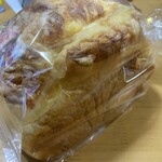 ケーワン - チーズトップ
      夕方の焼き上がりだったので先に会計を済ませておいて取りに行きました