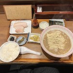 Sumibiyaki Noukou Chuukasoba Okurindou - 