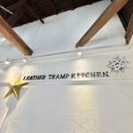 LEATHER TRAMP KITCHEN - 店内