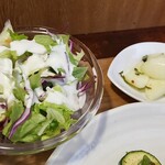 キッチン ブルー グローブ - サラダ、お新香のアップ