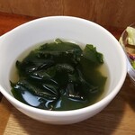 キッチン ブルー グローブ - わかめスープのアップ
