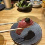 焼肉きた松 - キャビアの燻製寿司