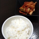 一石苑 - ごはん (小)・白菜キムチ