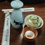 Shihokawa - 日本酒(熱燗)&お通し(冷奴)500円