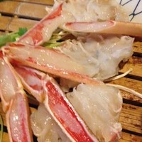 かに道楽 新宿本店 - 鍋用のカニですが、お刺身でもいけそうなくらい新鮮そうです。