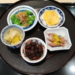 Nihon Ryouri Takenaka - 八寸、
                      スナップエンドウおひたし、くわいせんべい、
                      くりきんとん、黒豆旨煮、ほたるイカ
