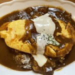 蜂の家 - シンプルなビーフカレーとオムレツのコンビ