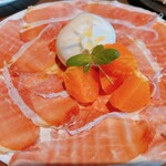 MORETHAN - 擦りたての生ハムとブラータチーズ＋季節のフルーツ（せとか）