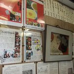 楊州飯店 - 店内の掲示物も時代と人気を感じさせます