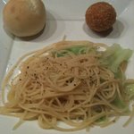 桃衣 - 日替わりパスタランチ1000円のメイン。アンチョビとキャベツのパスタ。