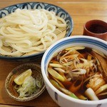 由す美 - 肉せいろうどん（750円）はいわゆる肉汁うどんです