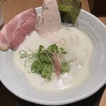 極み鶏そば 鶏と麦ときどき豚 - 極み鶏白湯そば