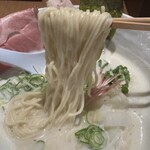 極み鶏そば 鶏と麦ときどき豚 - 麺リフトアップ