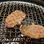 焼肉 六六六 - 薄切りタン