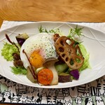 お菓子野山 - 自家製根菜ハンバーグのロコモコ丼