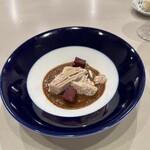 anchoa - 8皿目
      メジマグロのカマの炭火焼き、玉ねぎと魚介のソース、ビーツ。
      