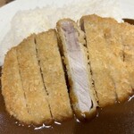 Tonkatsu Umeda - 綺麗に整形され、リブに近い味わいのカレー用とんかつ