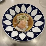 anchoa - 3皿目
      佐島漁港の甘鯛、カブ、アサリとナリタケとサフランのソース。