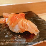 寿司割烹 魚紋 - 赤貝