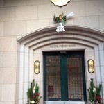 レストランパトリー - 正月の飾り付けられた玄関