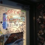 エスビーダイナー コウベ - ロックでポップな扉