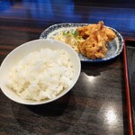 麺厨房 華燕 - セットメニュー 唐揚げ２個とライス（中）