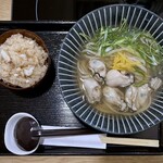 Fumiyoshi - 冬限定 かきうどん 炊き込みご飯 並盛り 上から