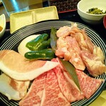 焼肉 元 - 牛カルビ・豚ロース・鶏せせり