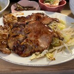 定食屋スシコウ - にんにくの効いた豚肉、うまい！