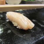 すし匠 - さわら　こちらも赤酢のシャリで