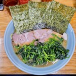 秀吉家 - でかいチャーシュー、ほうれん草トッピング