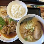 手打ちラーメン 珍来　 - 料理写真:水曜日日替わりランチ（＋50円で普通ライス）