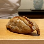 鮨 はしもと - 穴子 韓国
      焼きたて熱々に煮詰めをタラリ、鮨はしもとさんの穴子が大好きです♪