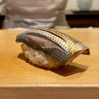鮨 はしもと - コハダ 天草 酢締3日目
                    シャリの大きさもコハダのしっかりした味わいにぴったりに、橋本大将のコハダはやっぱり美味しいです！