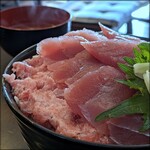 レストラン＆バー オズ - ある日の海鮮丼はらぺこレベル3・マグロ尽くしでした