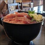 レストラン＆バー オズ - ある日の海鮮丼はらぺこレベル3・マグロ尽くしでした