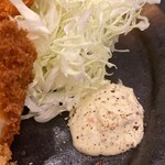 牛かつと海鍋 平田 - キャベツ、タルタル
