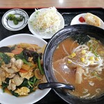 台湾料理 鴻翔 - 豚肉とキクラゲの玉子炒め/味噌ラーメン