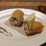 fu-fu shisen - 赤エビとカリフラワーの春巻き